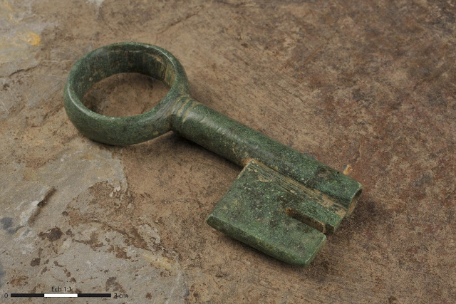 Solid bronze key, likely cabinet lock. Credit: © Emmanuelle Collado, Inrap