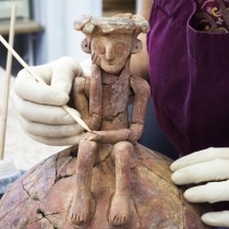 3,800-year-old “thinker” attached to a pot unearthed in Yehud