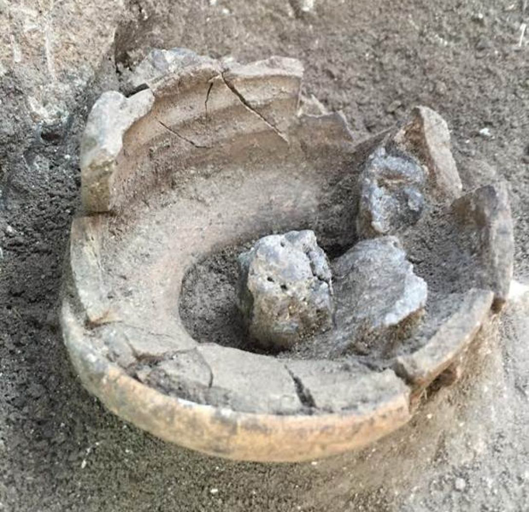 The treasure in its pot in the foundations of a building in ancient Gezer. Credit: Chet Roden