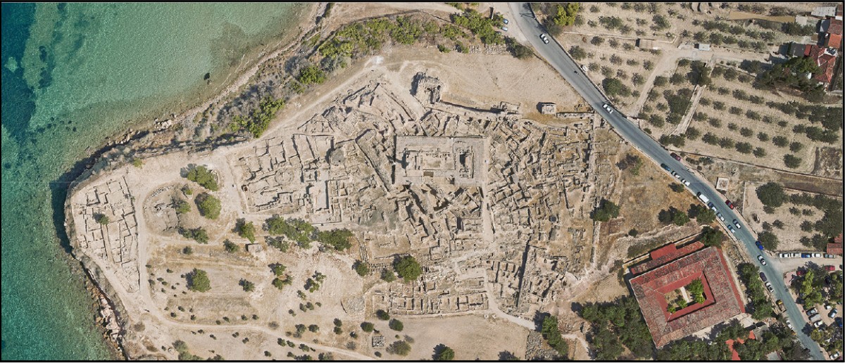 Aerial view of the site of Kolonna.