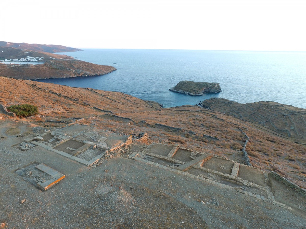 Middle Plateau. On the left (South) Building 1 (Asklipieion), on the right (North) Building 2 (Photo: K. Xenikakis – S. Gesafidis, 2016).