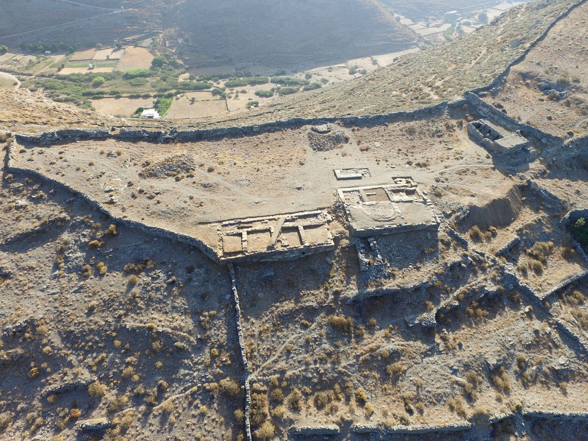 Middle Plateau. On the left (North) Building 2, on the right (South) Building 1 (Photo: K. Xenikakis – S. Gesafidis, 2016).