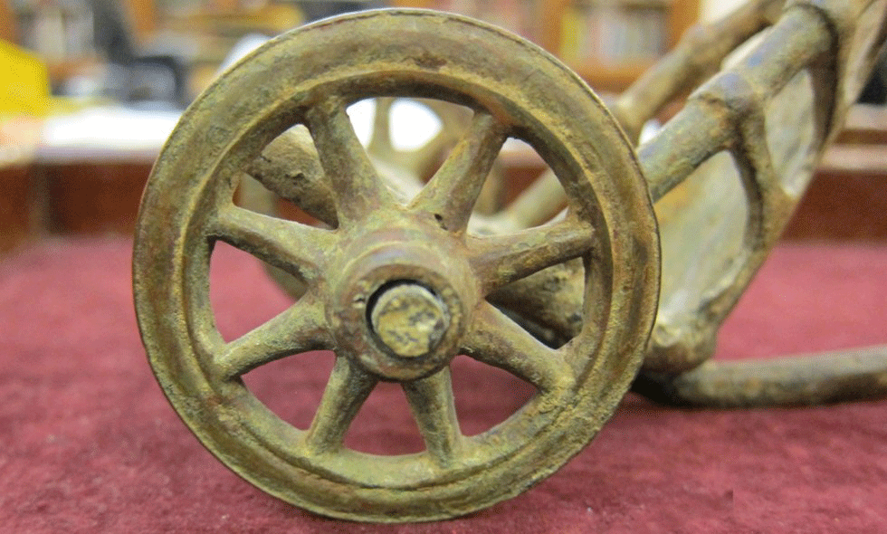 A detail of the wheel in the Tiber model showing a slightly raised rim. Photo credit: Bela Sandor/Seeker.