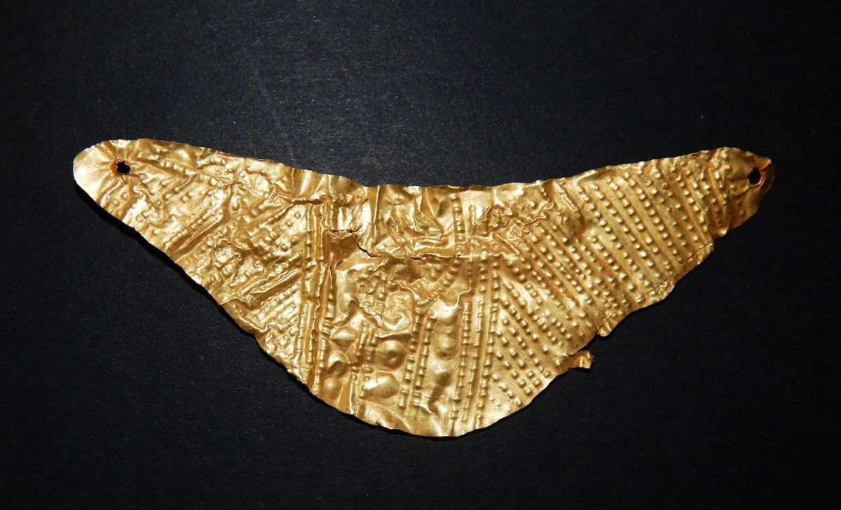 A triangular mouth-piece. Photo credit: Ephorate of Antiquities of Florina. 
