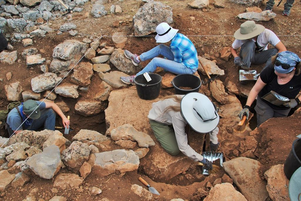 Archaeological excavations in Delphi Late Mycenaean settlement