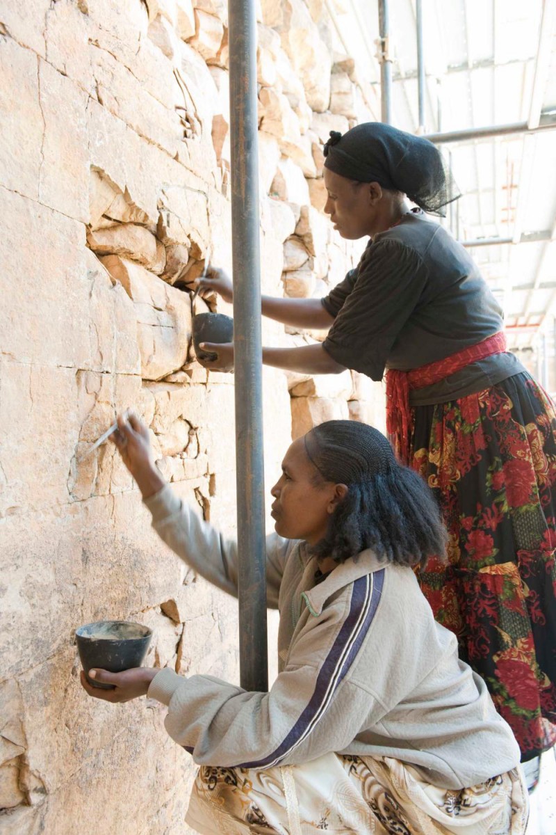 Conservation works at the walls of the Great Temple. Author: I. Wagner. Copyright: DAI, Orient-Abteilung. CC-BY-NC-ND