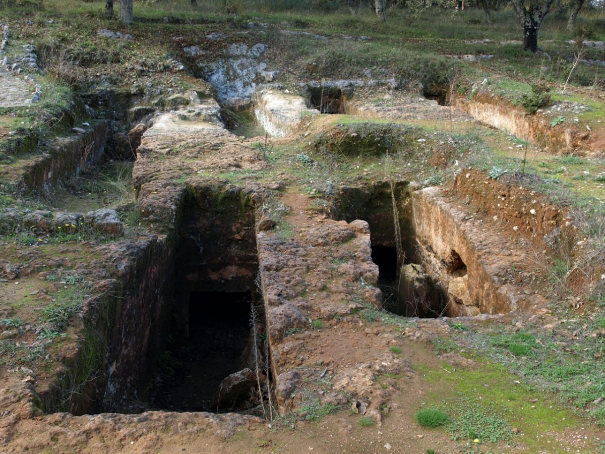 Late Minoan III cemetery of Armenoi.