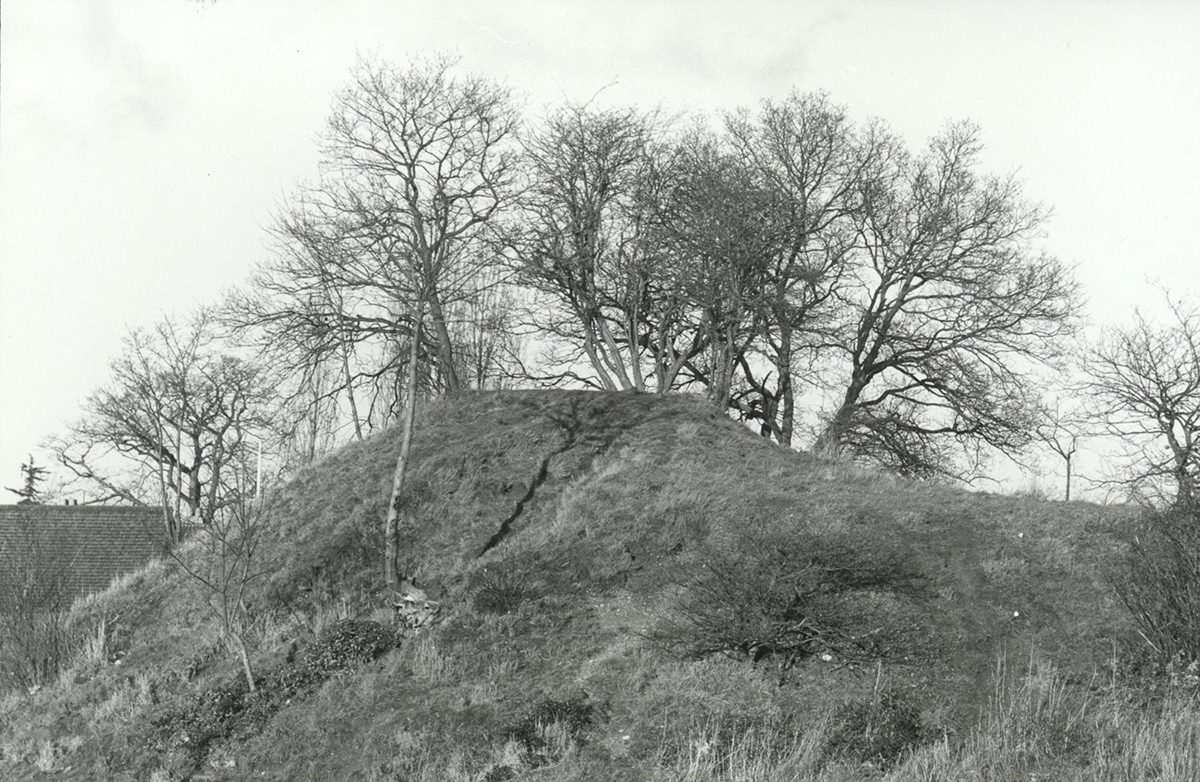 Montem Mound, Bath Road, Slough. December 1997