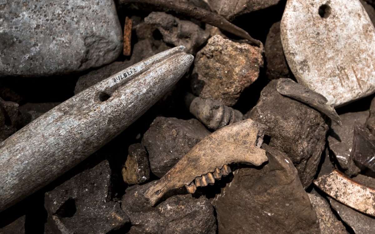 Some of the best archaeological finds come from rubbish heaps. Throughout Mid-Norway, these rubbish heaps often contain cracked stones that have been used to brew beer. Photo: Åge Hojem, NTNU University Museum
