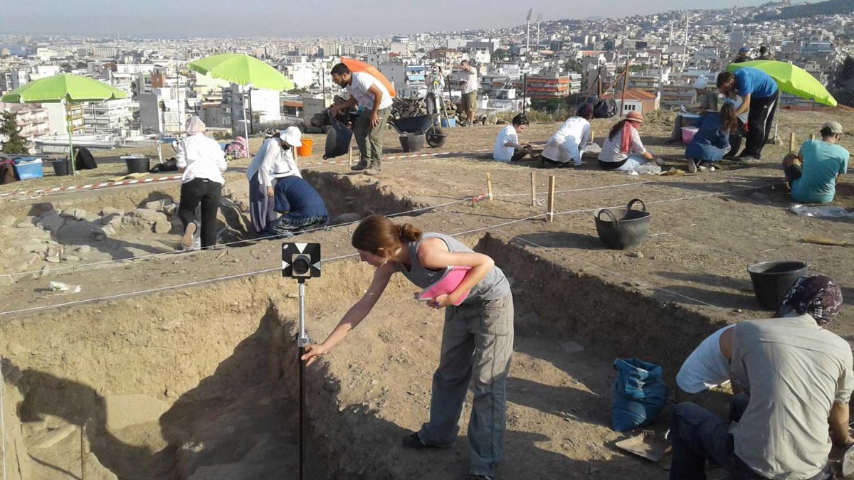 The programme’s aims are, among others, familiarization with the history and archaeology of Macedonia and training in matters of excavation methodology.