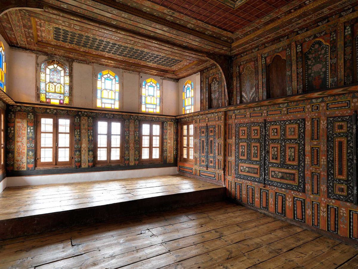 The Poulko Mansion contains excellent decorative painting, stained glass windows and wood carvings. 