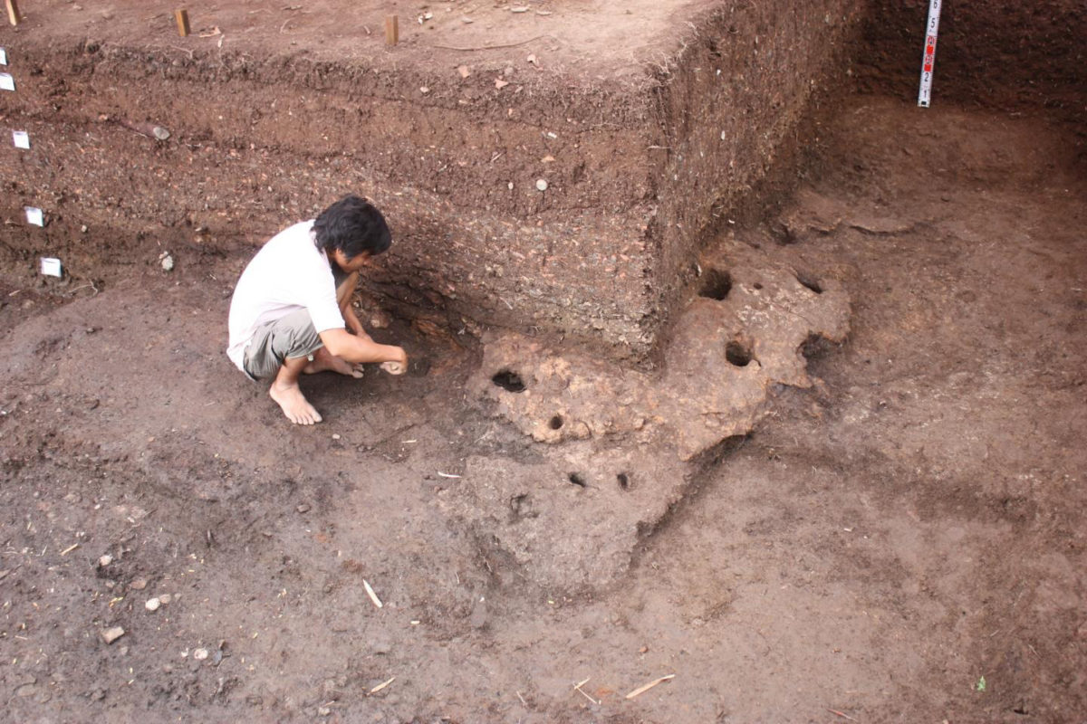 This is the Rach Nui site in Southern Vietnam under excavation. Credit: ANU