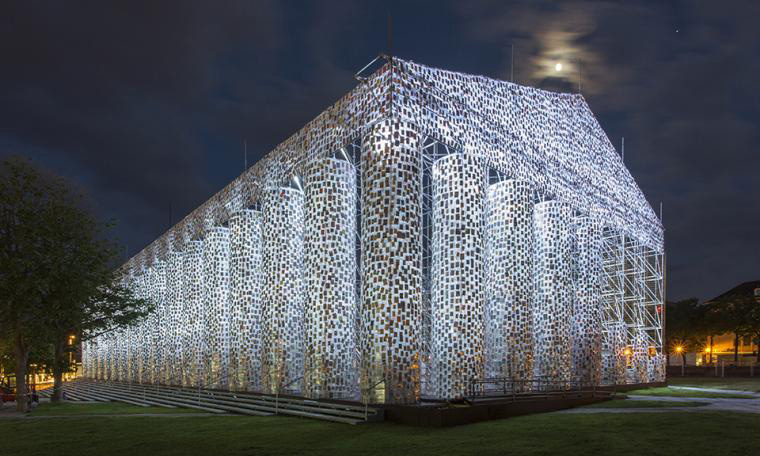 The Parthenon of Books (2017). Steel, books, and plastic sheeting. 19.5 × 29.5 × 65.5 m. Commissioned by documenta 14, with support from the Ministry of Media and Culture of Argentina. Friedrichsplatz, Kassel.