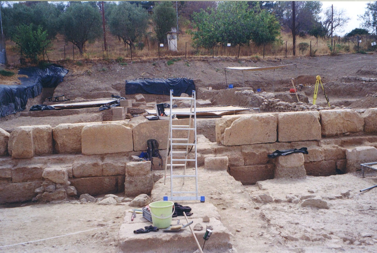 View of the excavation at the sanctuary of Artemis Amarysia in Amarynthos (photo: Ministry of Culture and Sports).