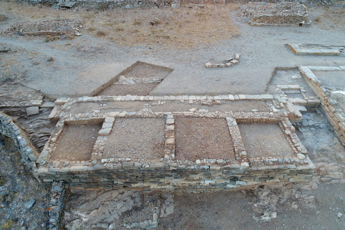 Fig. 15. Aerial photograph of Building 2 on the Middle Plateau, from the east Photo Credot: Kostas Xenikakis. 