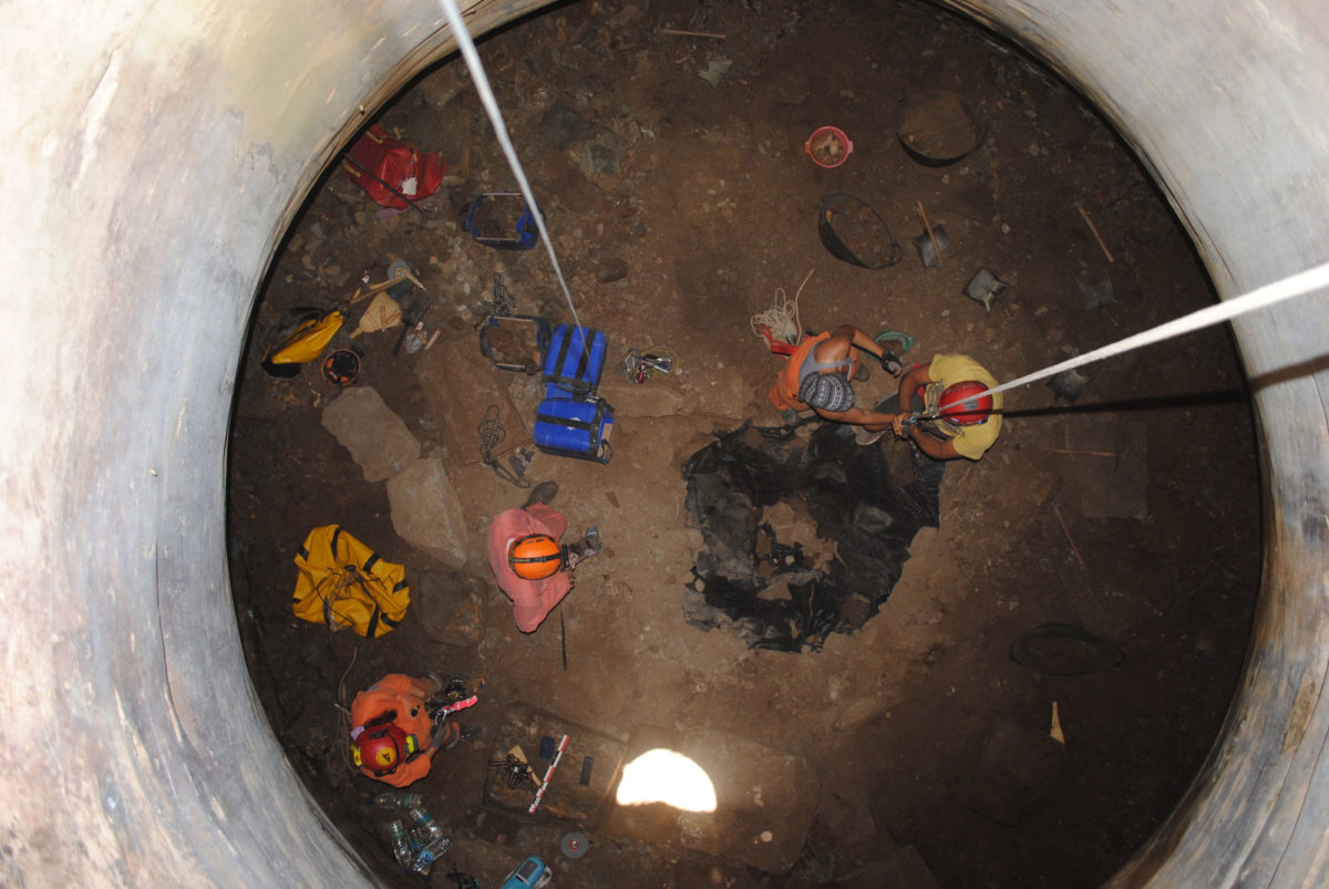 Fig. 5. View of the excavation works inside the cistern.