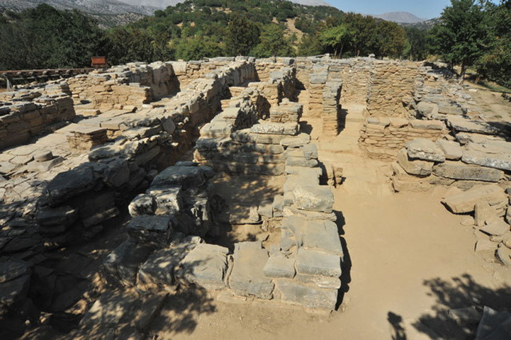 New entrance to the Minoan palace of Zominthos,  discovered during this year’s excavation (photo: Ministry of Culture and Sports)