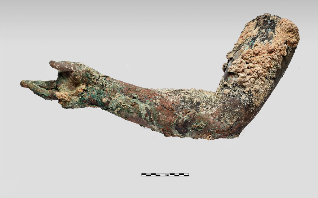 Bronze right arm, intact from shoulder to fingers (photo: Ministry of Culture and Sports) 