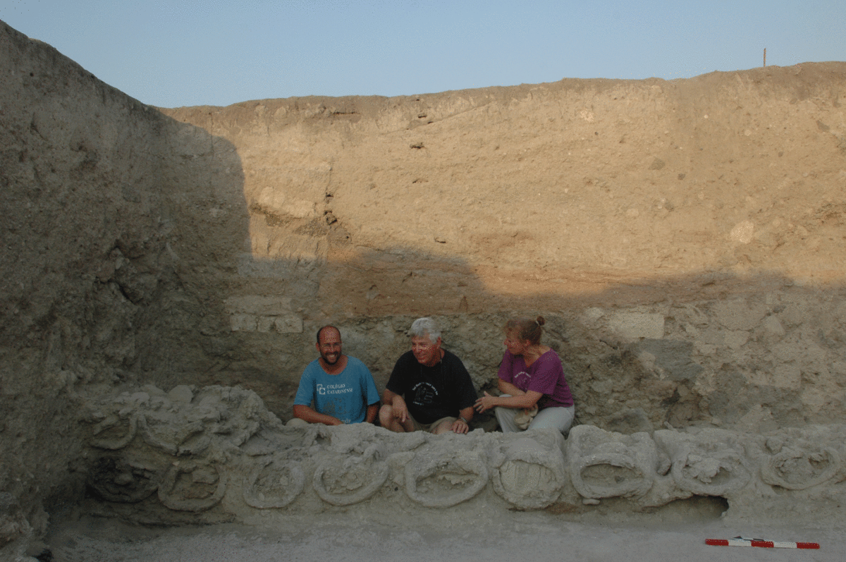 Amihai Mazor (center) at the Tel Rehov dig where the beehives were found. Photo Credit: Amihai Mazar/BIN.