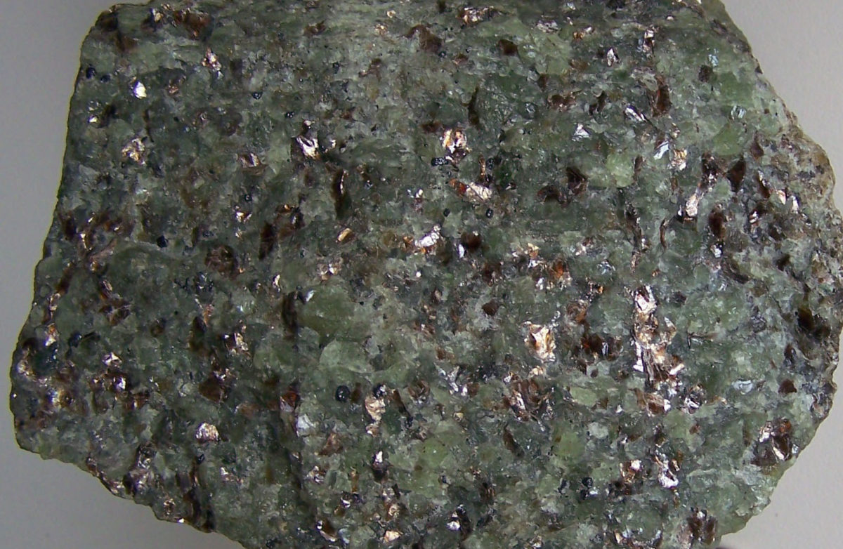 The researchers have found evidence of said process in the Argentinean Patagonia, which in addition represents the first register of gold found under the South American continent, specifically at a depth of 70 kilometers.
