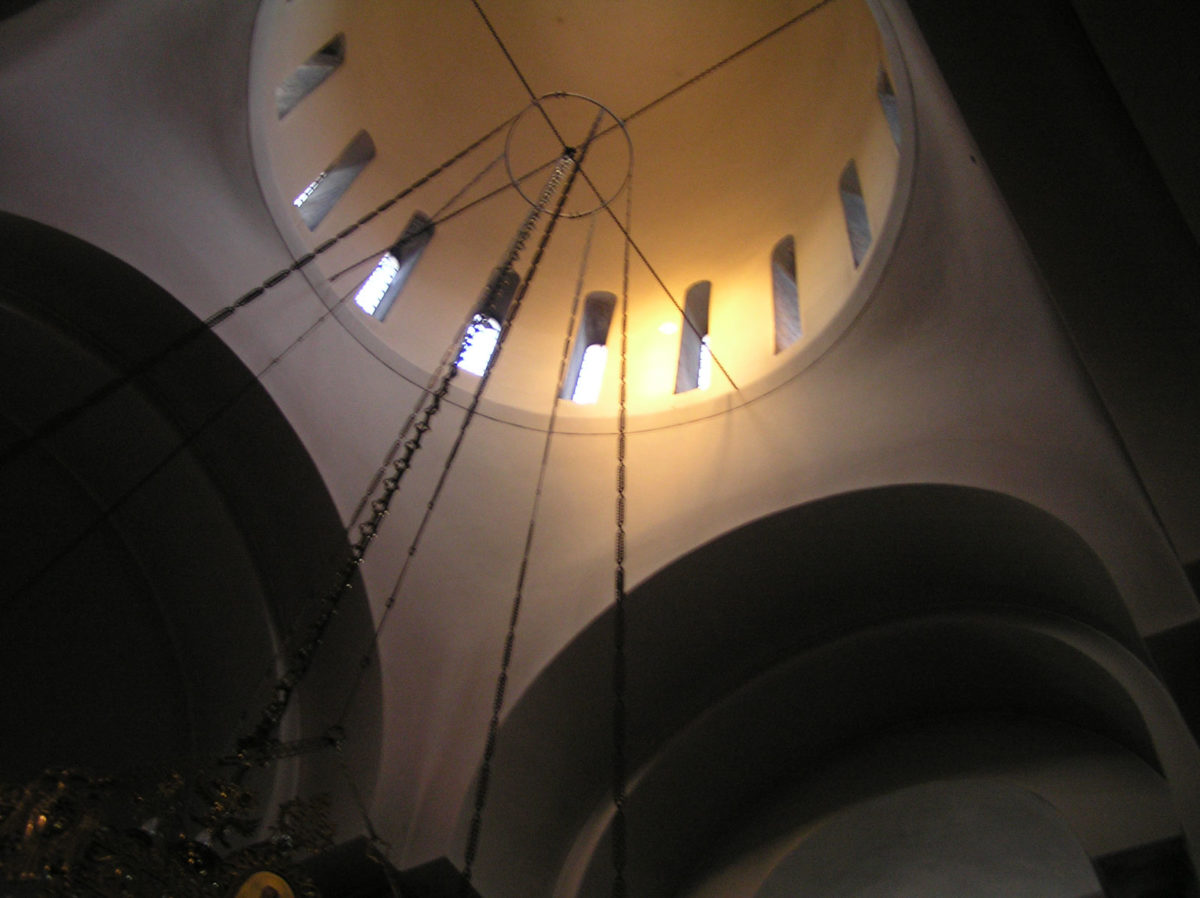 Fig. 14. Morning sunbeam on the western drum of the dome (at 08:06 in December). 