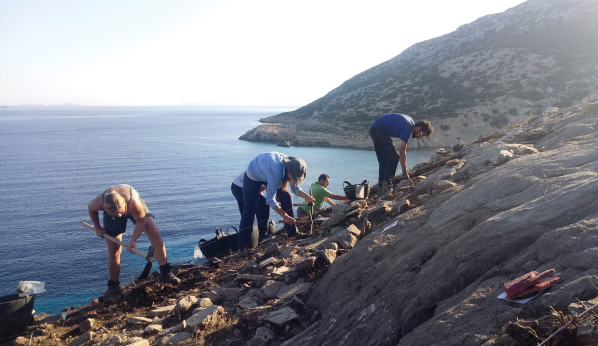 Keros excavations: Members of the excavation team at work (source: Ministry of Culture and Sports/British School at Athens).