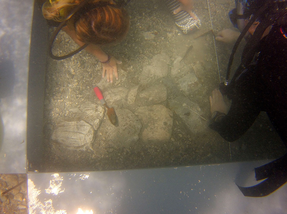 Bronze Age wall discovered off Lampayannas beach, during the underwater excavation (photo: Ministry of Culture and Sports/Ephorate of Underwater Antiquities).