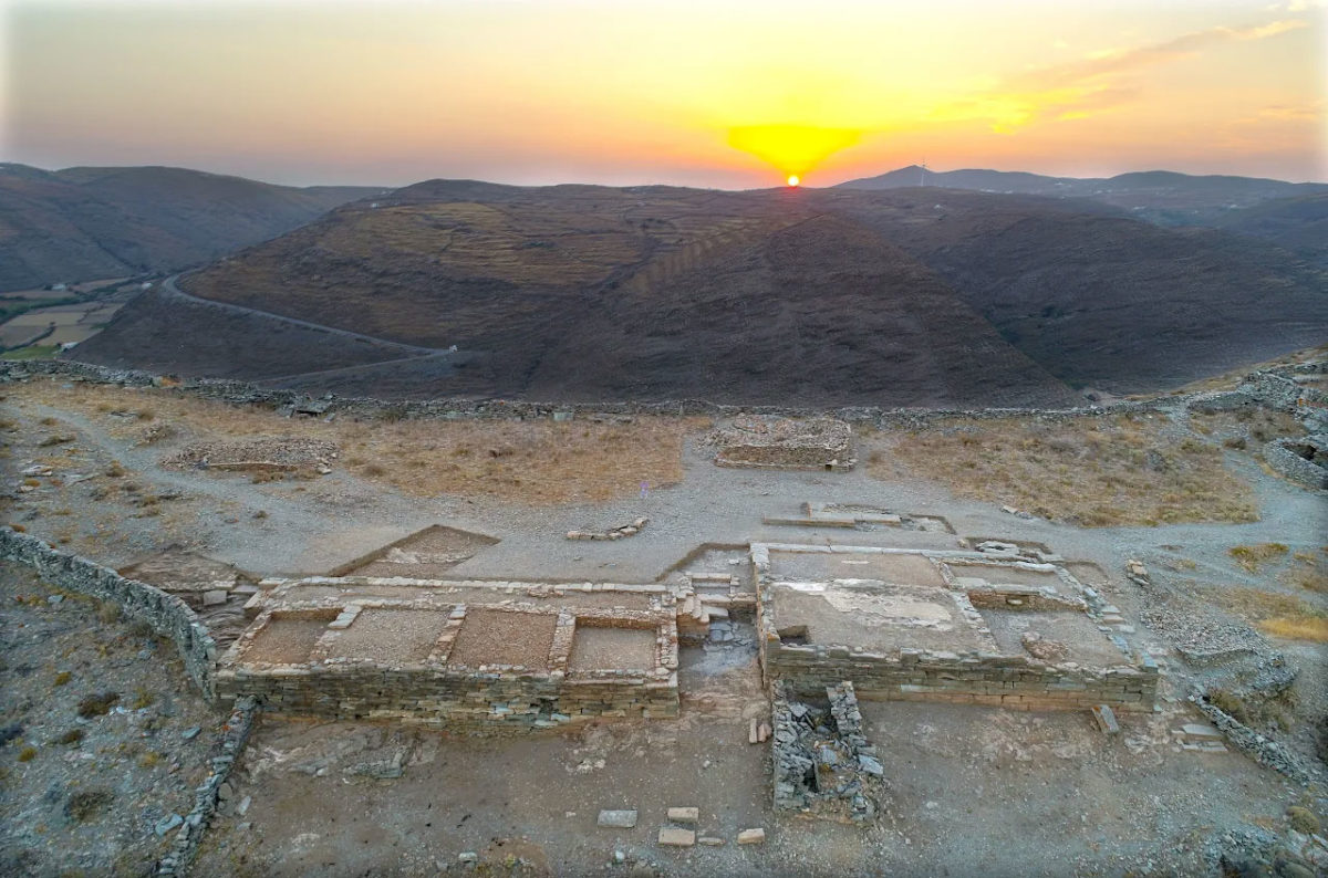 Sunrise at Vryokastro (photo: Kostas Xenikakis).
