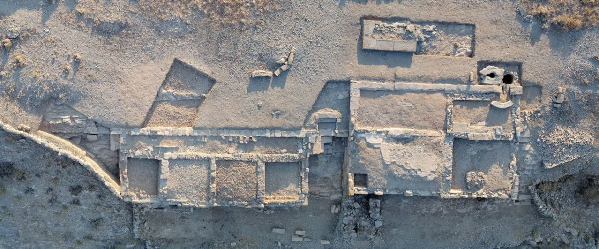 Aerial photograph of Buildings 1 and 2 on the Middle Plateau (photo: Kostas Xenikakis).