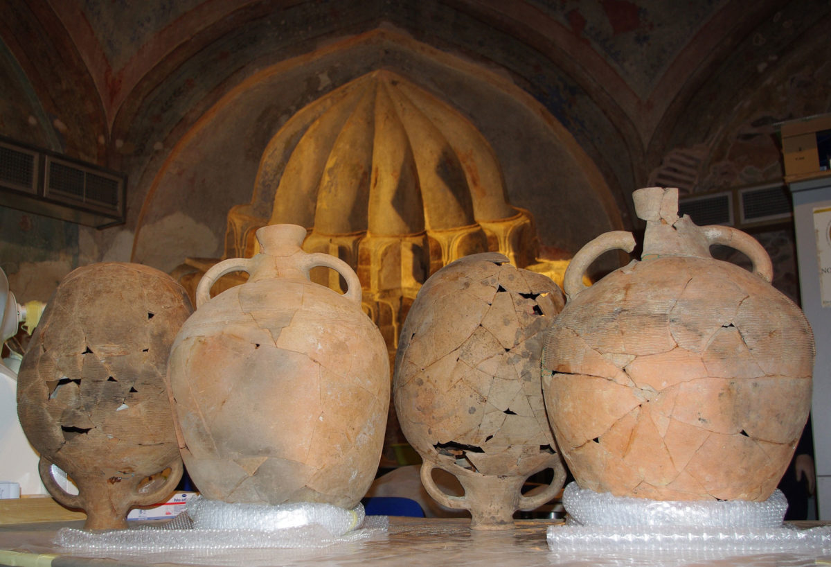 Demokratias Station. Amphorae of the Early Byzantine era. Photo: Ephorate of Antiquities of the City of Thessaloniki  