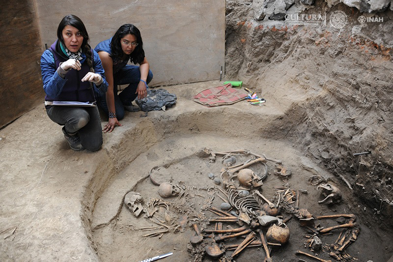 Spiral circle of linked human skeletons discovered at Pre-Aztec burial site  in Mexico
