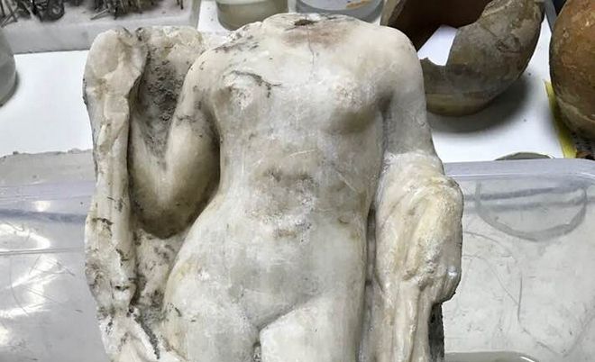 A headless statue of Aphrodite has been unearthed at Thessaloniki in Excavations during Metro construction. Photo Credit: The Greek Reporter.