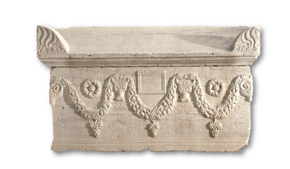 300 marble sarcophagi have been located from time to time in excavations in cemeteries of Thessaloniki (photo: AWMT).