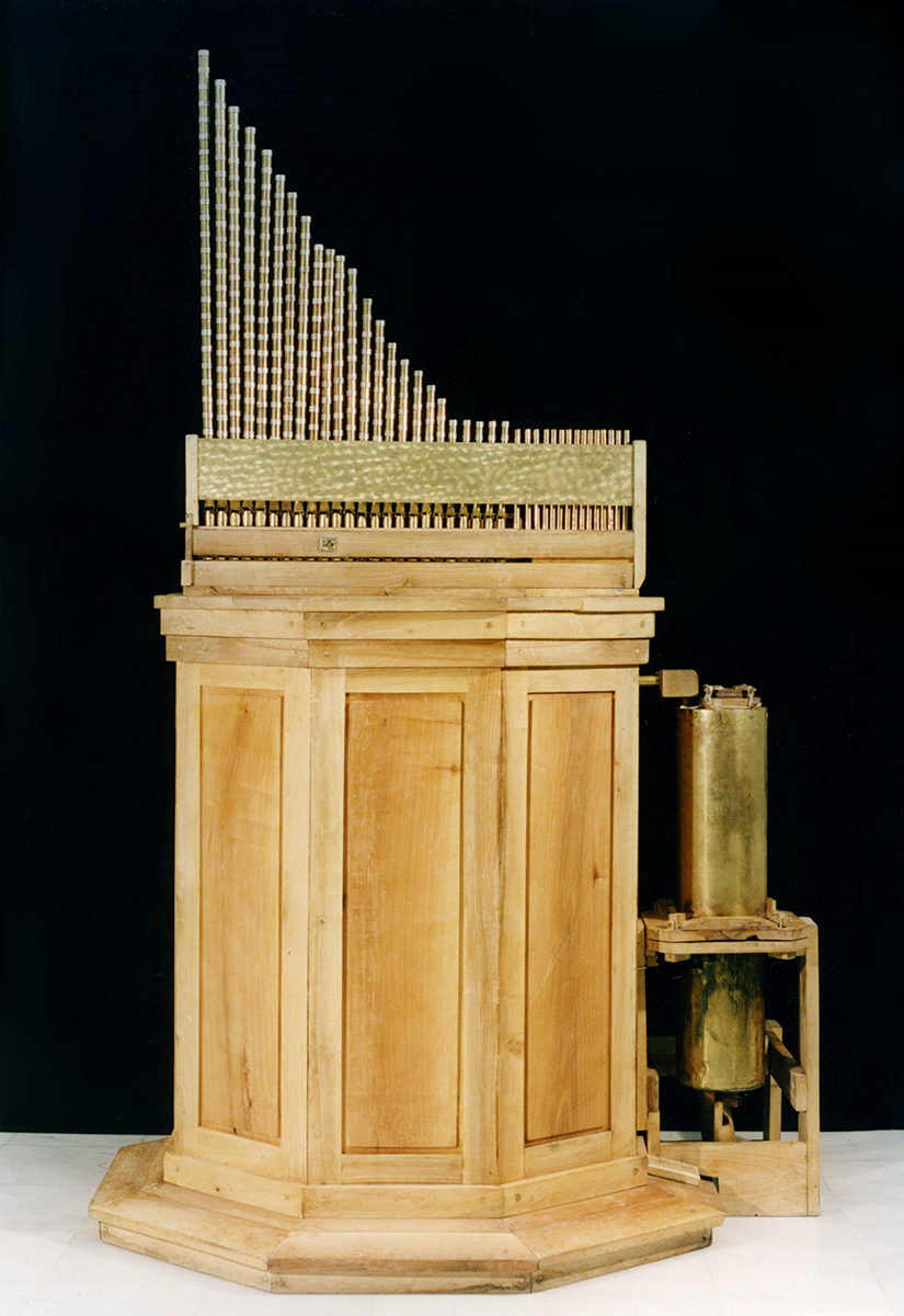The replica of the hydraulis. 