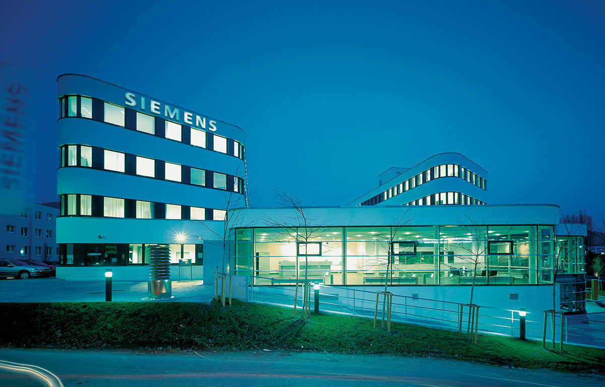 Siemens-Kasern Office building in Saltsburg, 1998-2000.