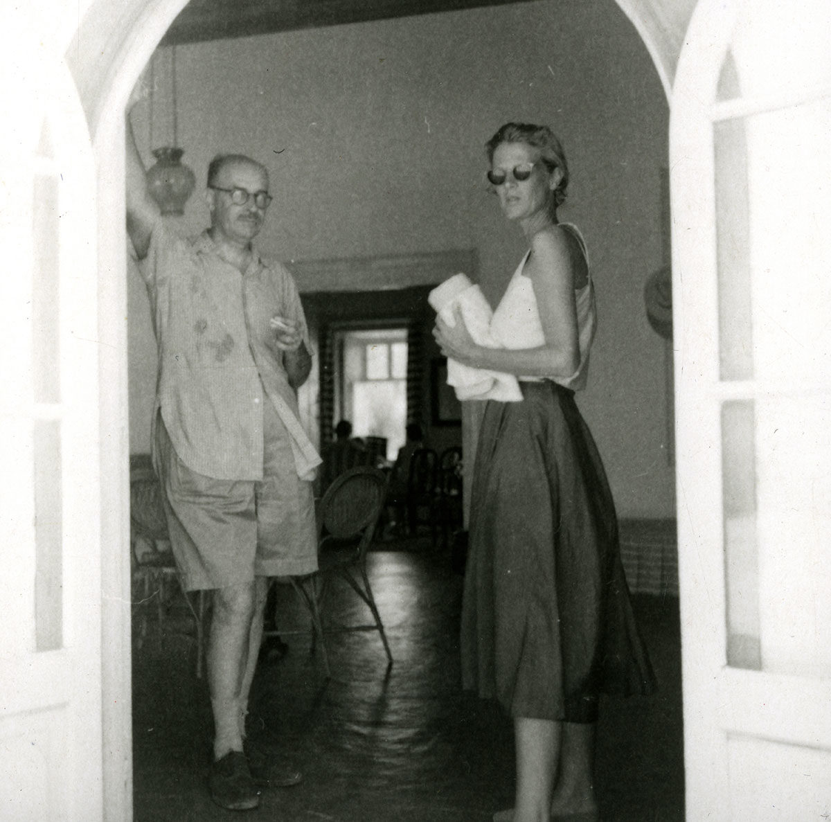 Nikos Hadjikyriakos-Ghika with Joan Leigh Fermor, Hydra 1955.
© Benaki Museum / The Ghika Gallery, Photographic Archive