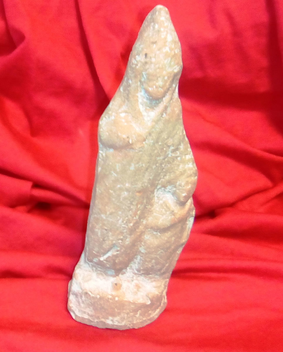 Clay figurine found during raid by police of the Department of Cultural Heritage and Antiquities of the General Police Directorate of Thessaloniki (photo: General Police Directorate of Thessaloniki).