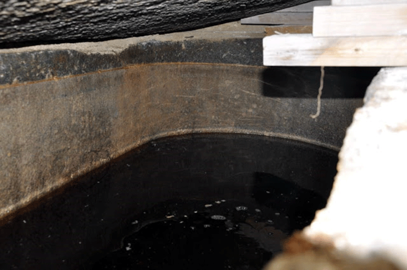 The sewage water in the sarcophagus gave off a terrible smell when the lid was opened. Photo Credit: Luxor Times.