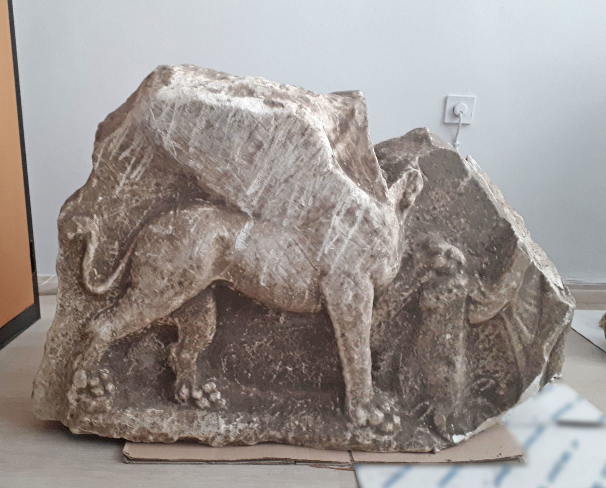 Part of a sarcophagus in marble relief depicting a mythological creature (photo: Hellenic Police).