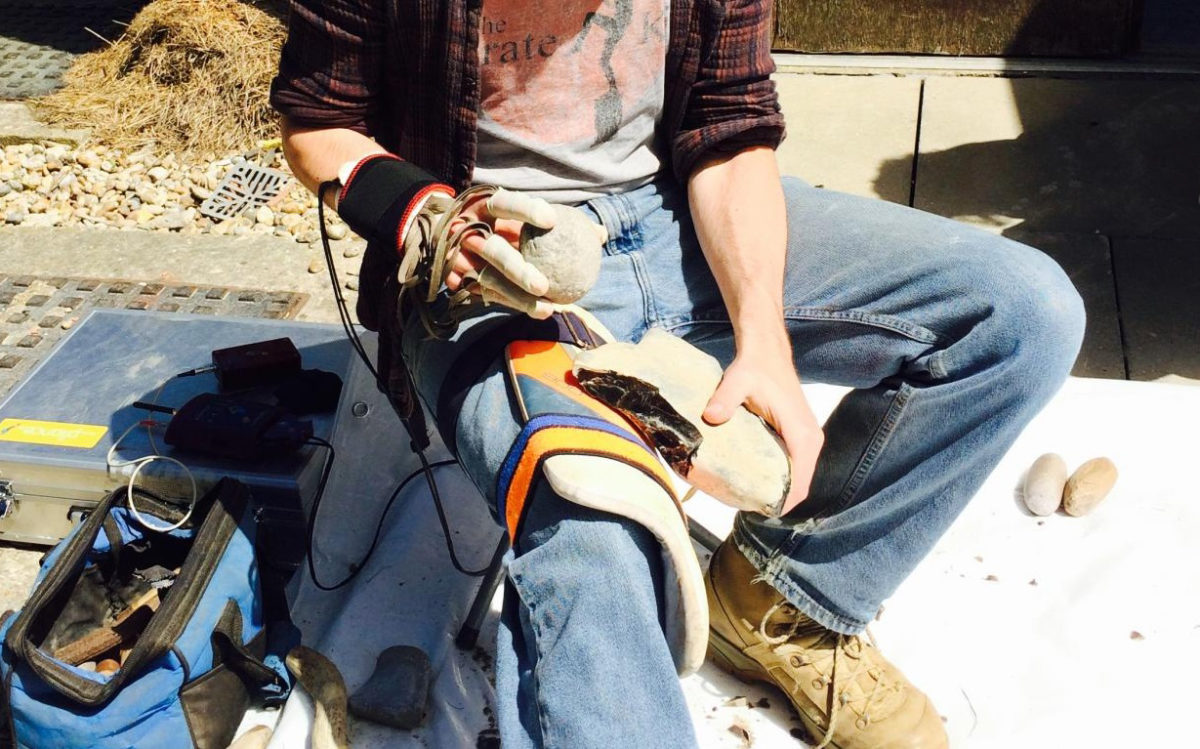 Student using stone tool. Credit : Erin Marie Williams-Hatala