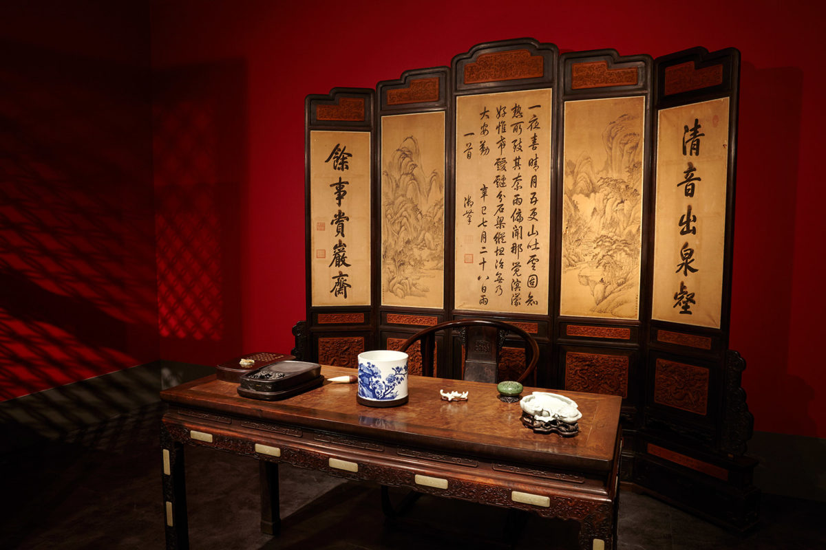 Τhe study room of Qianlong in  the Palace of Many Splendors 
Qing Dynasty, Qianlong Reign (1735-1796). Photographed by Giorgos Vitsaropoulos.

