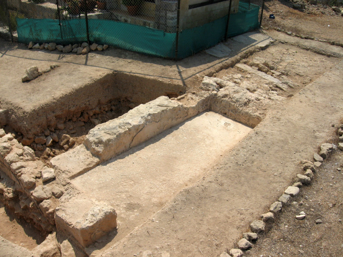 Pafos-Toumballos: The excavations of 2013 and 2017 had revealed two walls, one with a North-South orientation and the other with an East-West one. These walls delineated the corner of a basin covered with hydraulic mortar. 