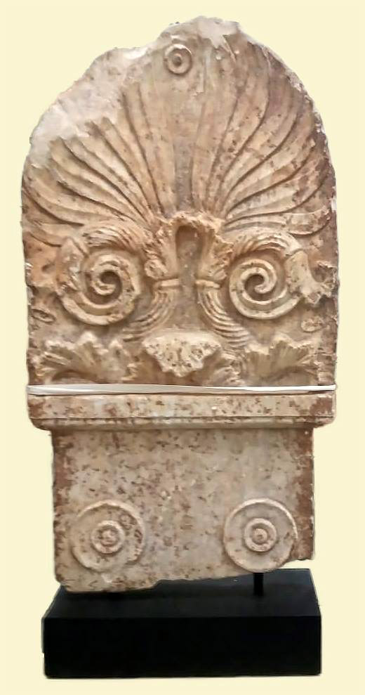 The marble Attic stele that dates from Classical times and was repatriated from London (photo: Ministry of Culture and Sports). 