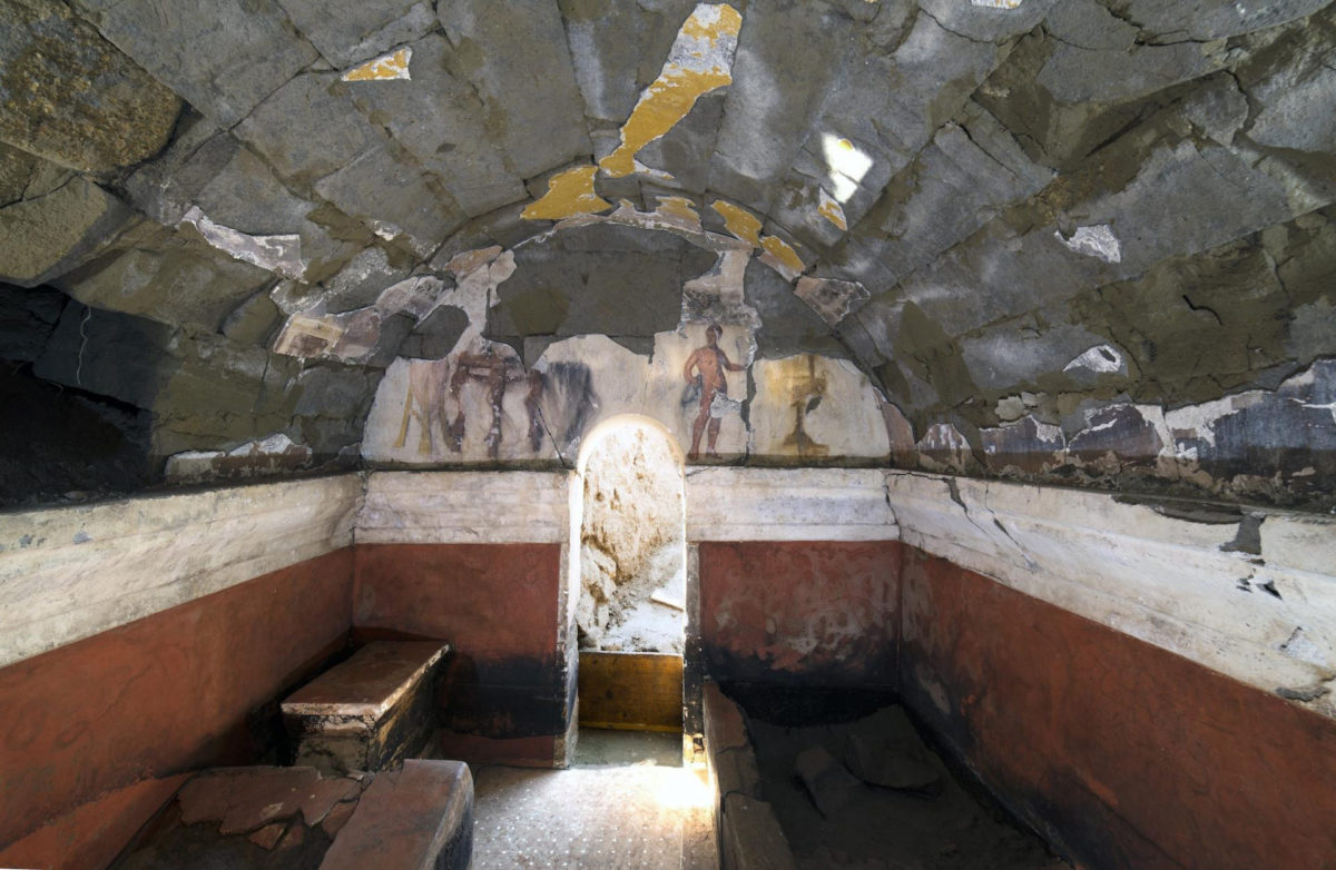 Painted burial chamber (from 2nd century B.C.) excavated in 2018. © E. Lupoli, Jean Bérard Centre (CNRS/École française de Rome)
