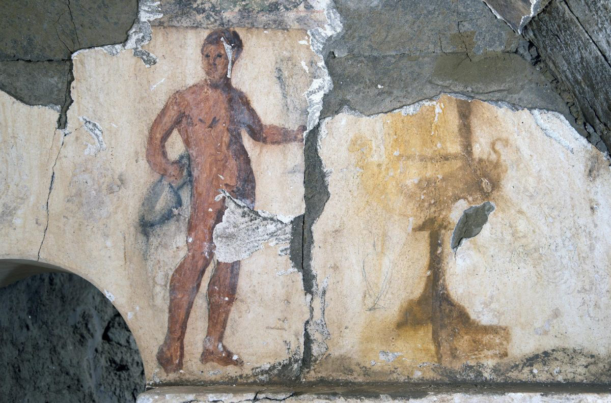 Preserved paintings on the right side of the entrance wall (detail)© E. Lupoli, Jean Bérard Centre (CNRS/École française de Rome)