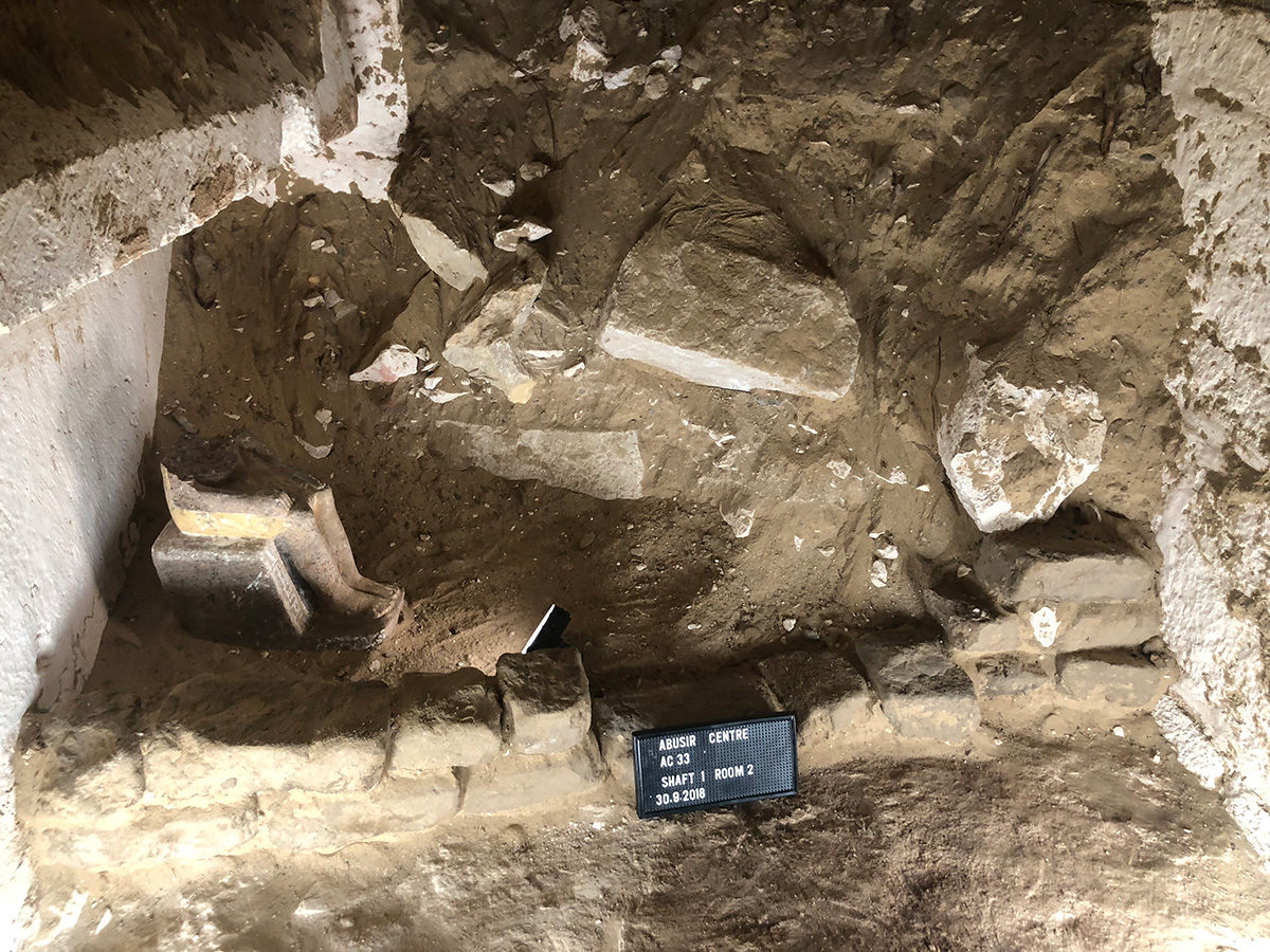 Burial chamber with the lower part of statue (c) Czech Institute of Egyptology, Faculty of Arts, Charles University.