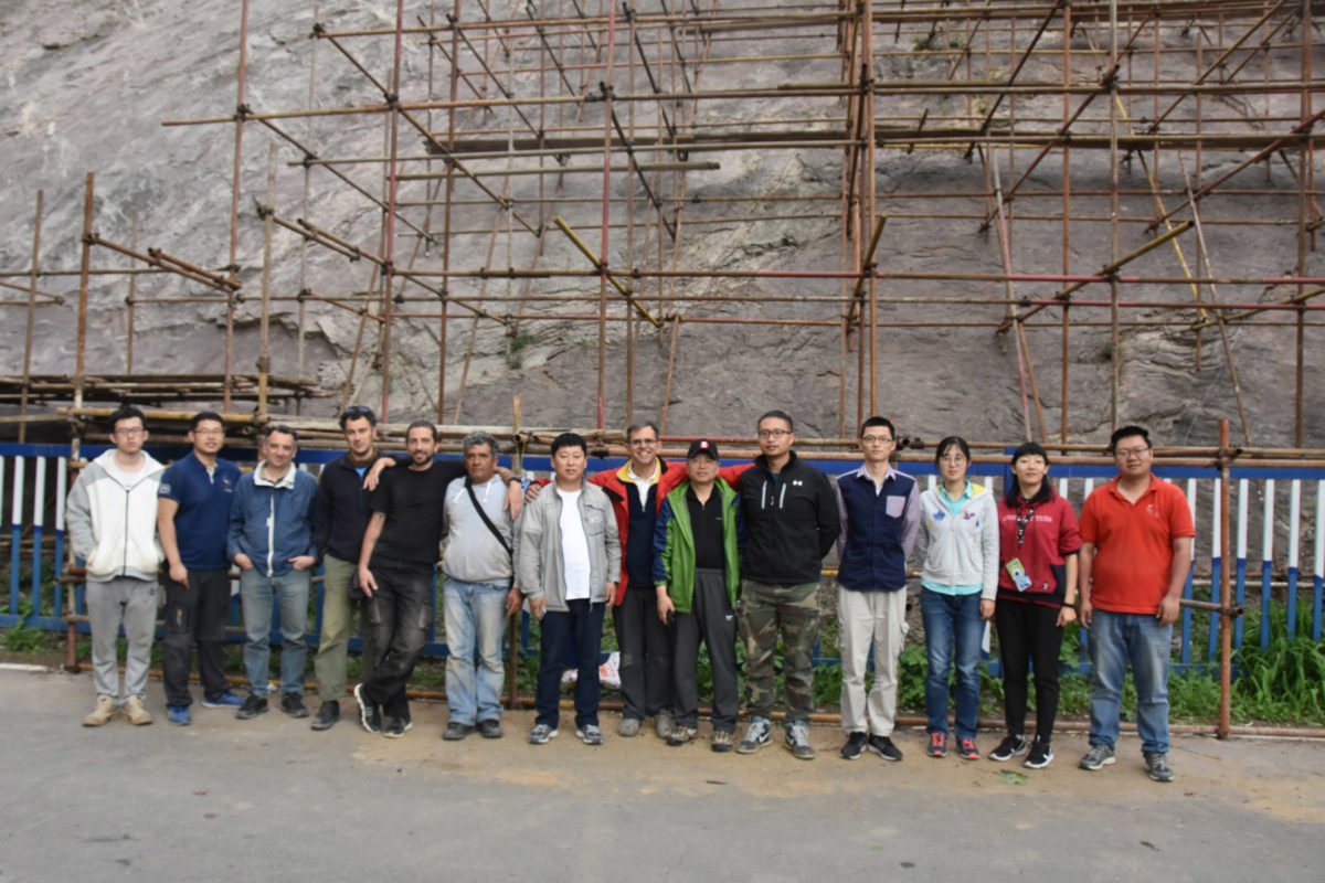 During the project, an in situ visit took place by a team of scientific and technical personnel and work was carried out on the protection, conservation and enhancement of dinosaur footprints. 