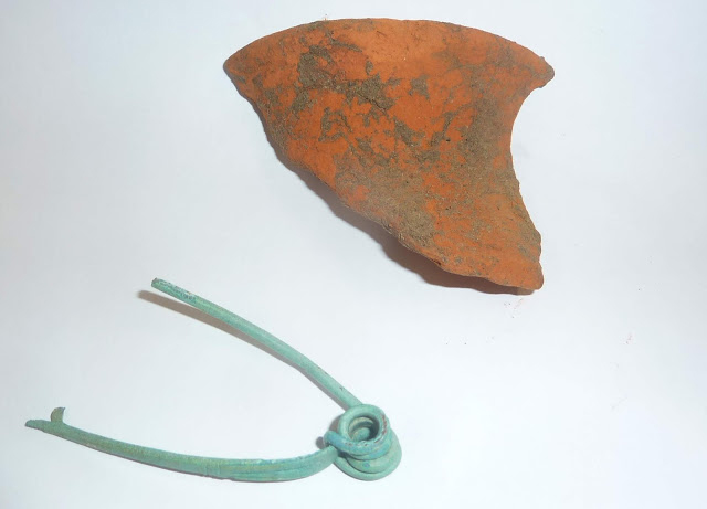 A bronze clothes pin and ceramic object typically found in the 1st century BC. Credit: Canton of Lucerne.