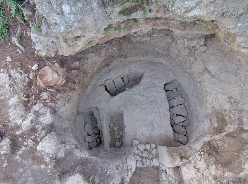 The burial chamber with the four pits of the Aidonia cemetery.