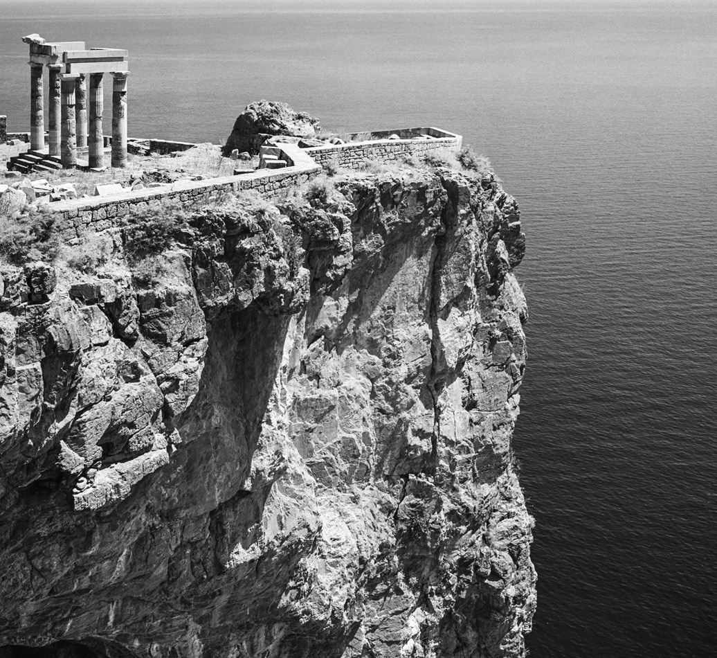 Lindos. Photograph by Robert McCabe on show in the exhibition “Chronography-An Exhibition for the 180th anniversary (1837-2017) of the Archaeological Society”.